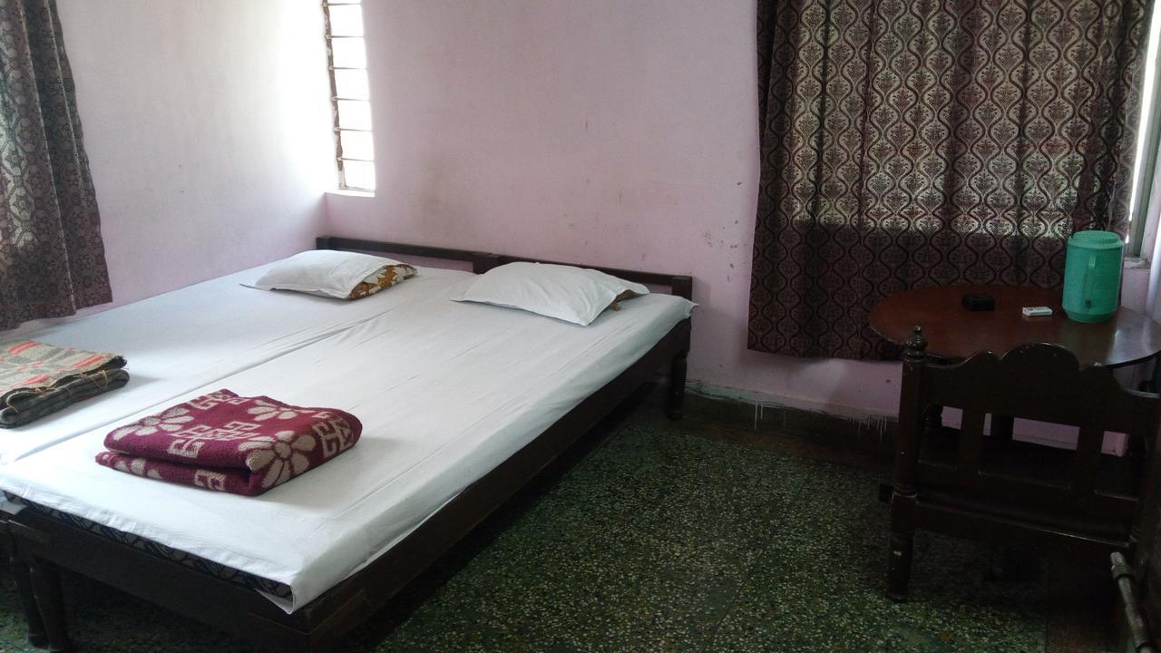כלכותה Renu Guest House מראה חיצוני תמונה