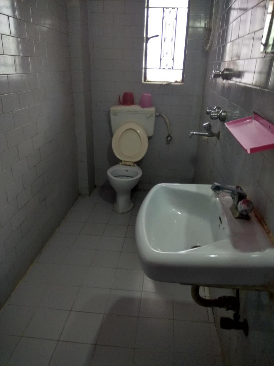 כלכותה Renu Guest House מראה חיצוני תמונה