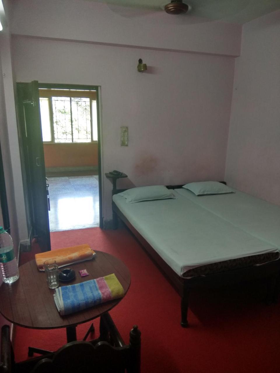 כלכותה Renu Guest House מראה חיצוני תמונה
