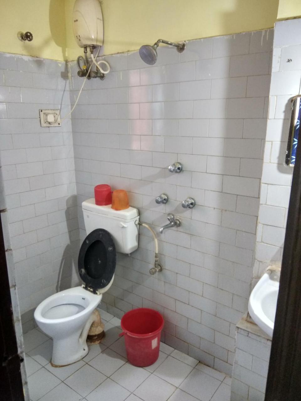 כלכותה Renu Guest House מראה חיצוני תמונה